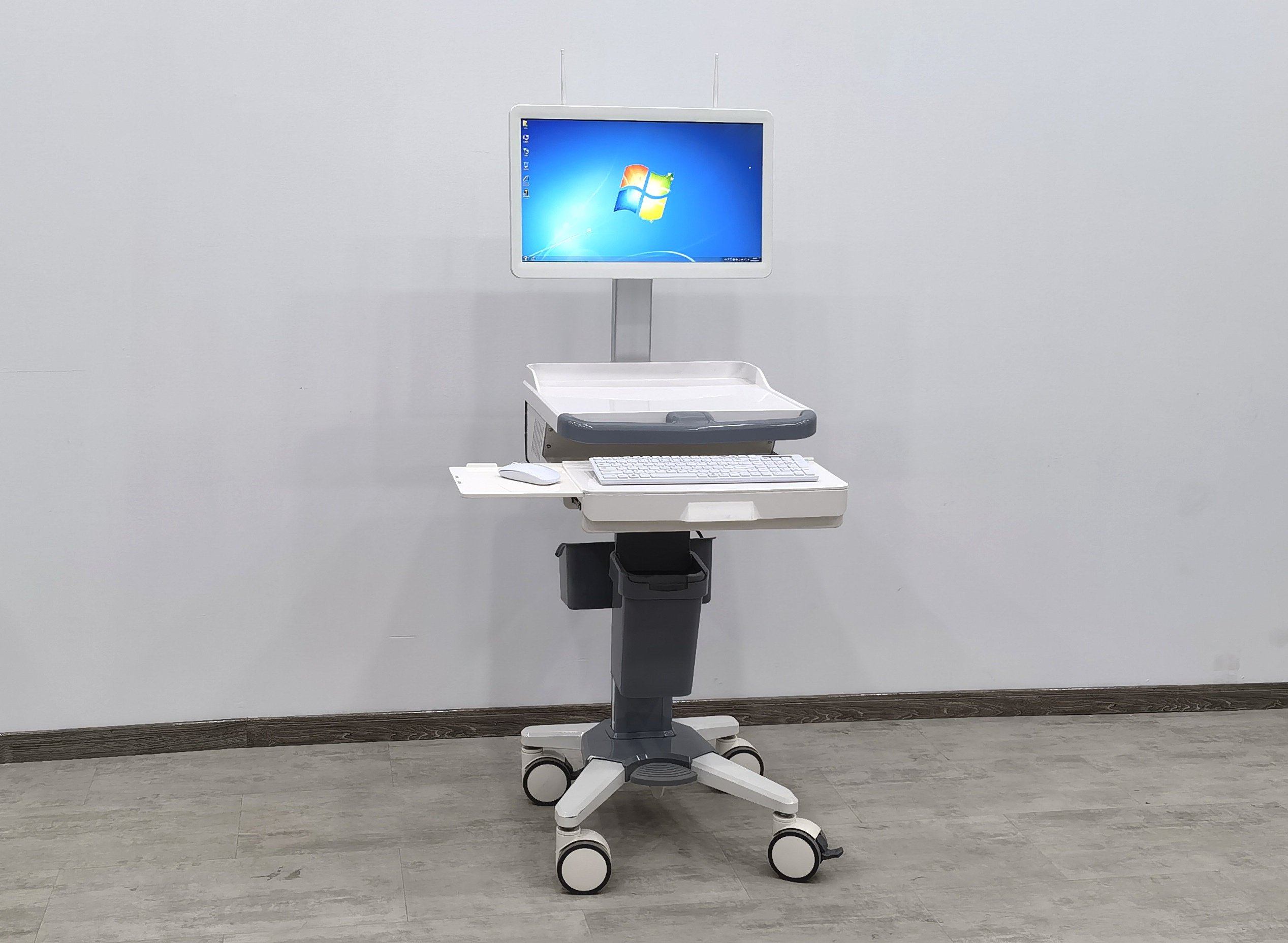 Medical computer trolley